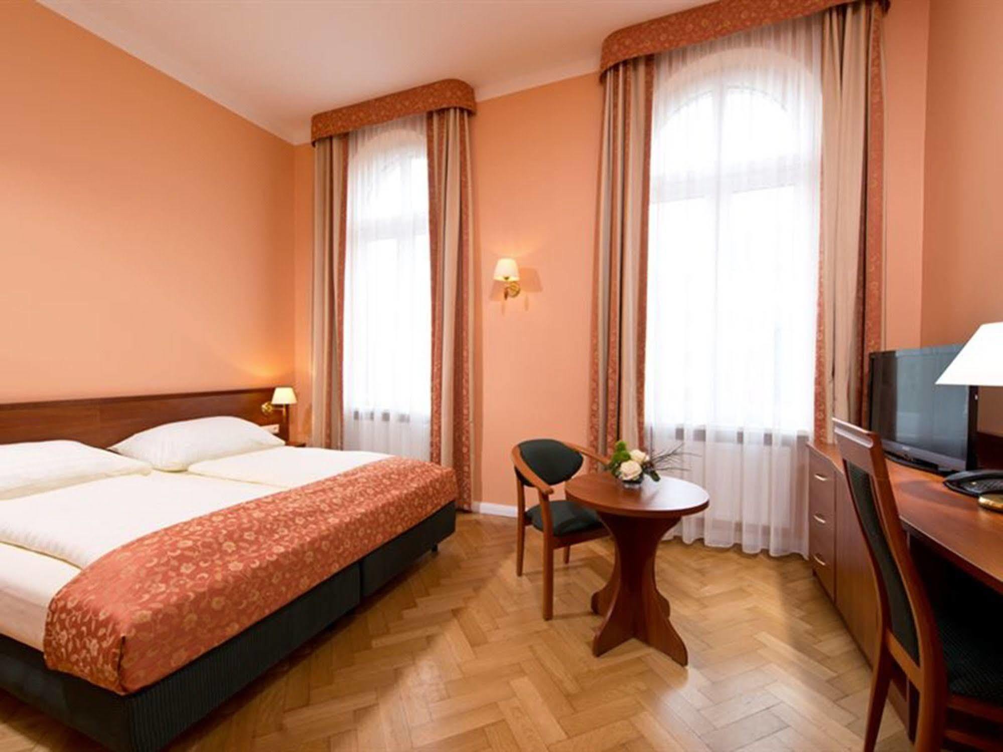 Rewari Hotel Berlin Bagian luar foto