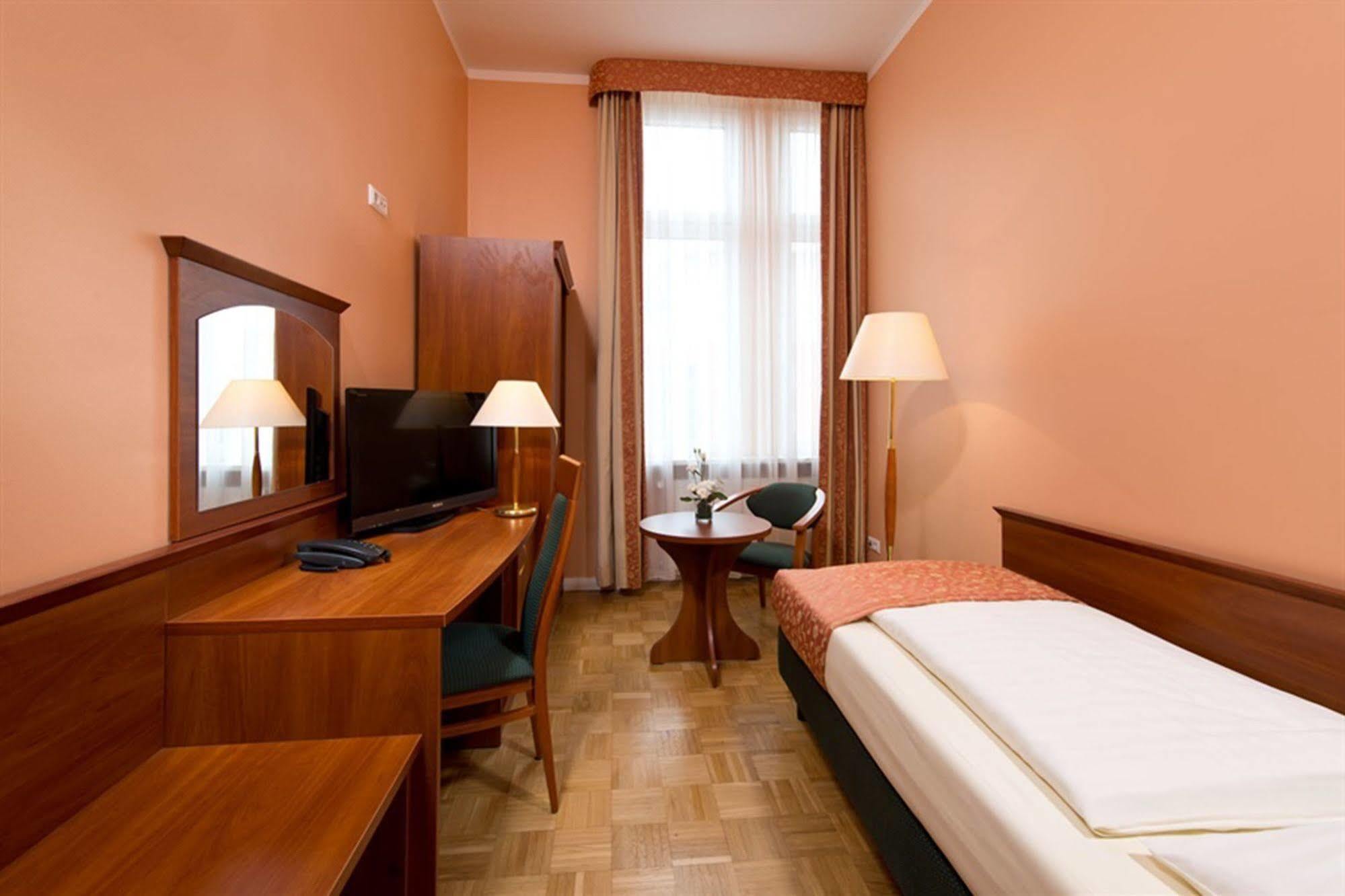 Rewari Hotel Berlin Bagian luar foto