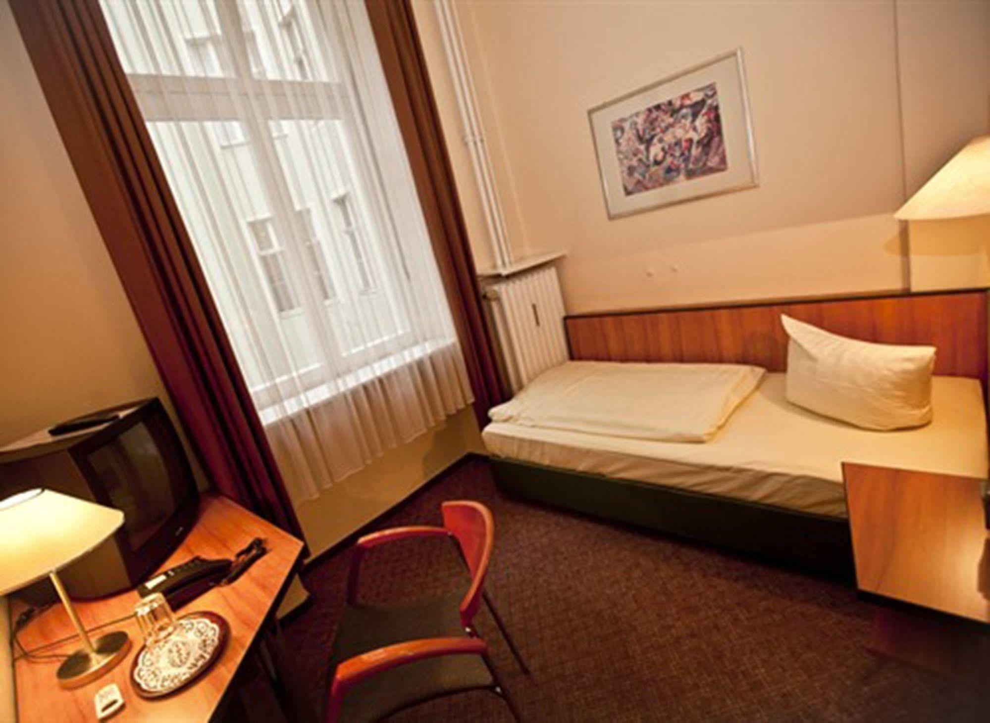 Rewari Hotel Berlin Bagian luar foto